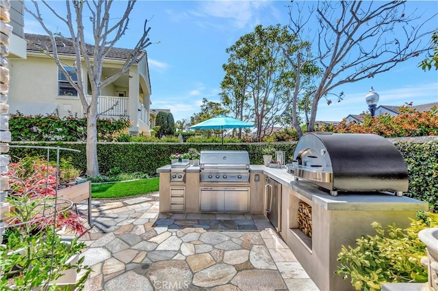 6288 Sunnyside Cir, Huntington Beach, CA 92648 - view of patio / terrace featuring area for grilling, an outdoor kitchen, and fence
