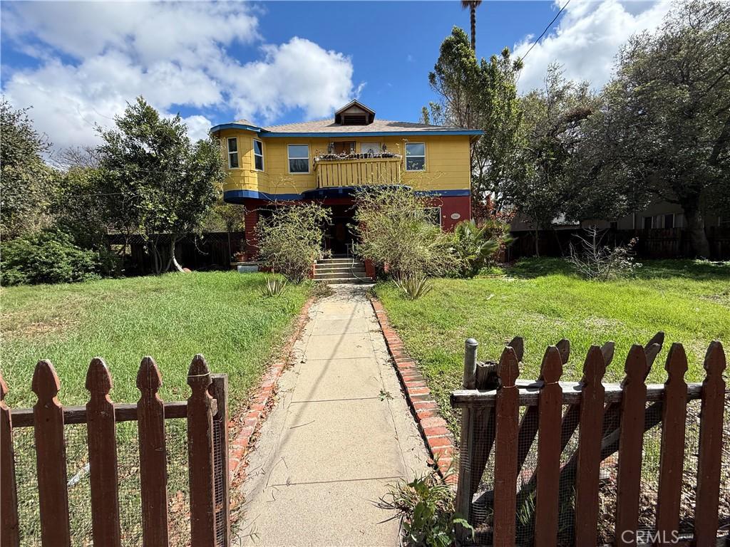 1944 El Sereno Ave, Pasadena, CA 91103 - view of front of house with a front lawn and fence