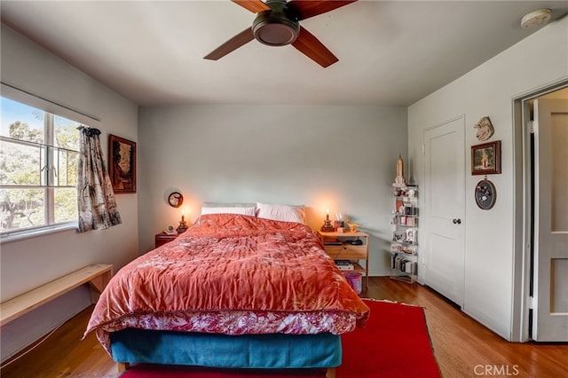 bedroom featuring wood finished floors and a ceiling fan