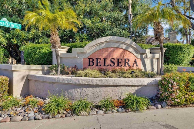 view of community / neighborhood sign