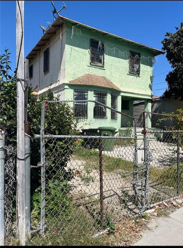 619 E 22nd St, Los Angeles, CA 90011 - exterior space with fence
