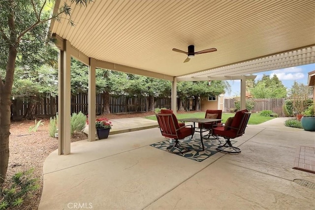 view of patio with a fenced backyard, outdoor dining space, and a ceiling fan