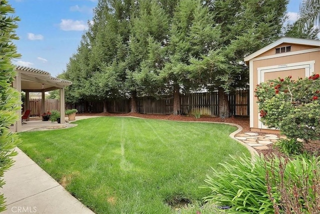 view of yard with an outdoor structure, a pergola, a fenced backyard, and a patio area