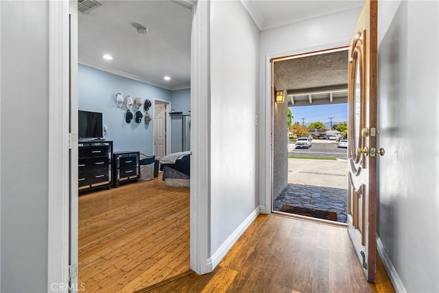 entryway featuring crown molding, visible vents, recessed lighting, wood finished floors, and baseboards