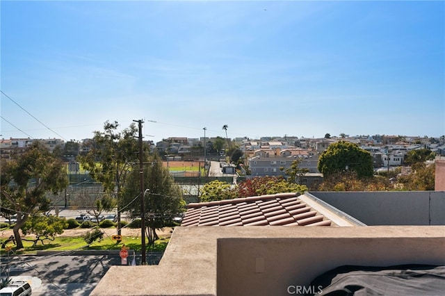 619 10th St, Hermosa Beach, CA 90254 - view of patio featuring a residential view