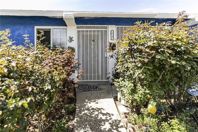 610 Woodington Dr, Lancaster, CA 93535 - property entrance with stucco siding