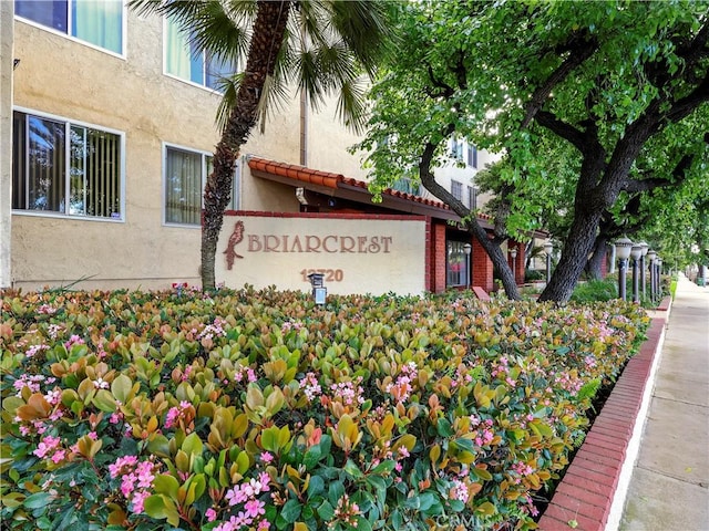 12720 Burbank Blvd Unit 323, Valley Village, CA 91607 - view of community sign