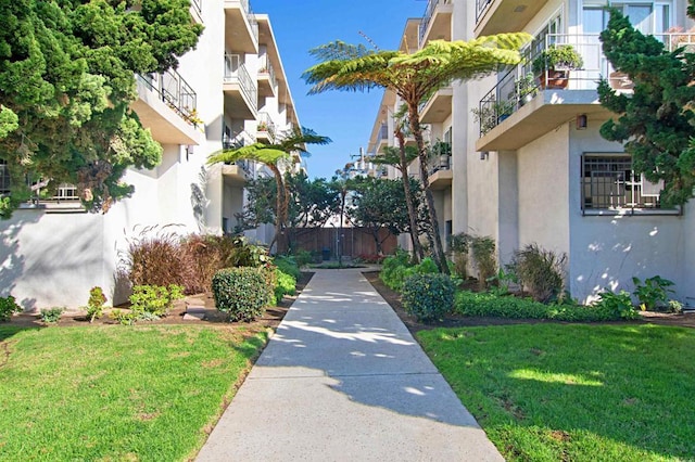 3421 Park Blvd Unit 401, San Diego, CA 92103 - surrounding community featuring a yard