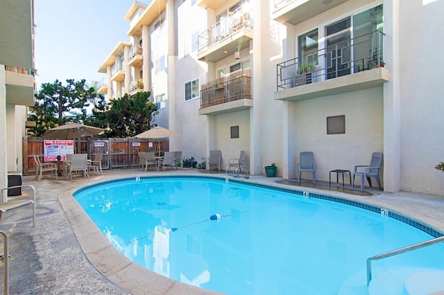 3421 Park Blvd Unit 401, San Diego, CA 92103 - community pool with a patio area