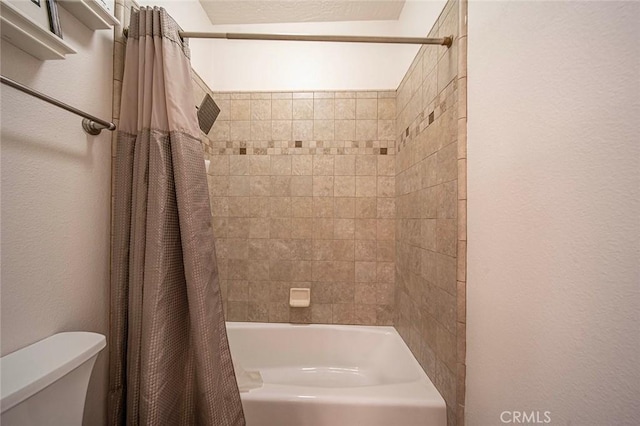 7922 Los Palmas Dr, Oak Hills, CA 92344 - full bath featuring a textured wall, shower / bath combo with shower curtain, and toilet