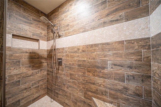 7922 Los Palmas Dr, Oak Hills, CA 92344 - full bath with a tile shower
