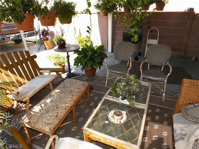 8912 Mettler St, Los Angeles, CA 90003 - balcony with a patio