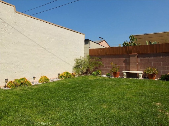 8912 Mettler St, Los Angeles, CA 90003 - view of yard featuring fence