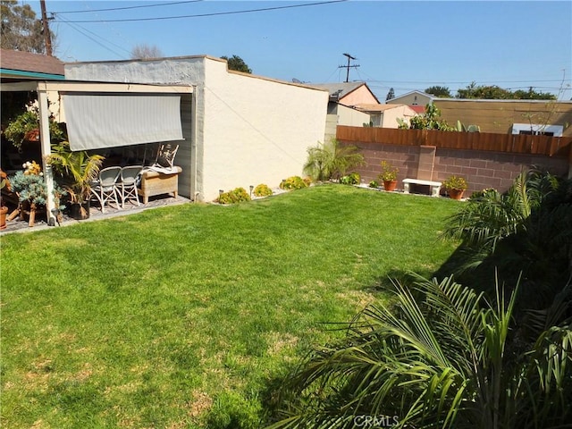 8912 Mettler St, Los Angeles, CA 90003 - view of yard featuring fence