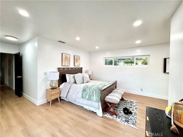 bedroom featuring visible vents, baseboards, recessed lighting, and light wood-style floors