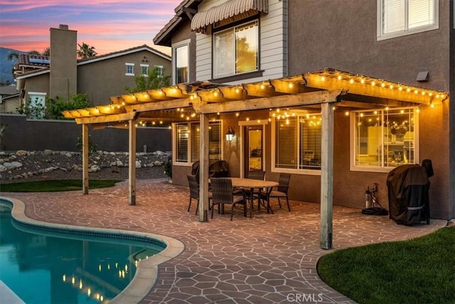 back of house with outdoor dining space, an outdoor pool, a patio area, stucco siding, and a pergola