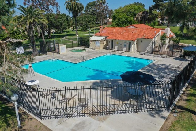 6462 Camino Del Parque, Carlsbad, CA 92011 - community pool with a community hot tub and a patio
