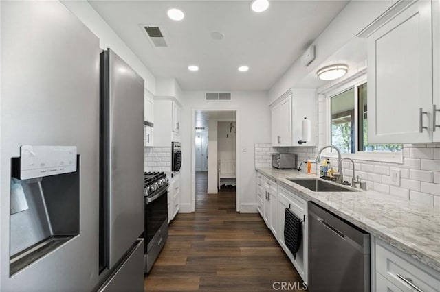 kitchen featuring a sink, visible vents, recessed lighting, and stainless steel appliances