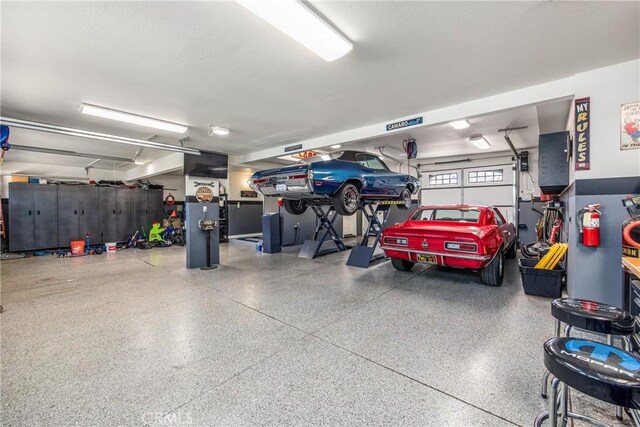 880 E 24th St, Upland, CA 91784 - view of garage