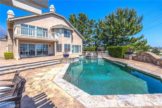 880 E 24th St, Upland, CA 91784 - view of pool featuring a patio area and a pool with connected hot tub