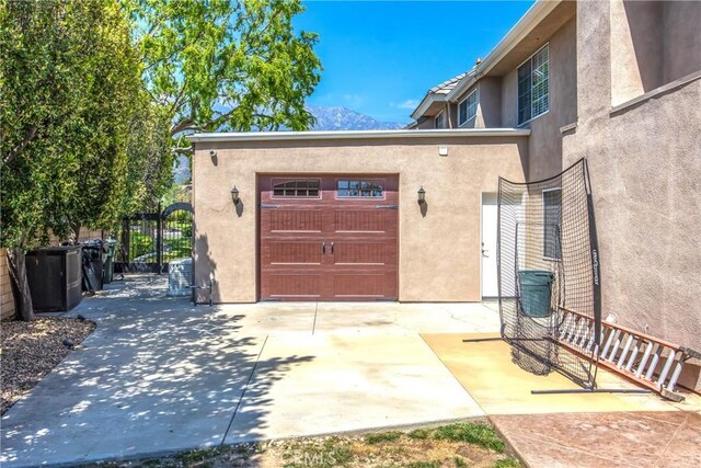 880 E 24th St, Upland, CA 91784 - garage with driveway