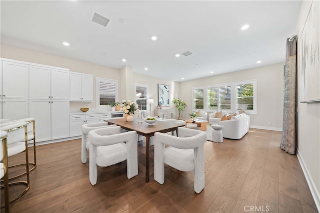 dining room featuring recessed lighting, light wood finished floors, visible vents, and baseboards
