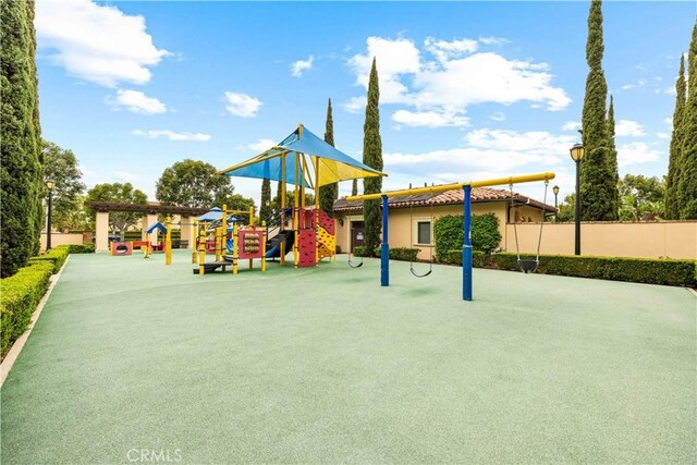 35 Jonquil, Irvine, CA 92618 - community jungle gym with fence