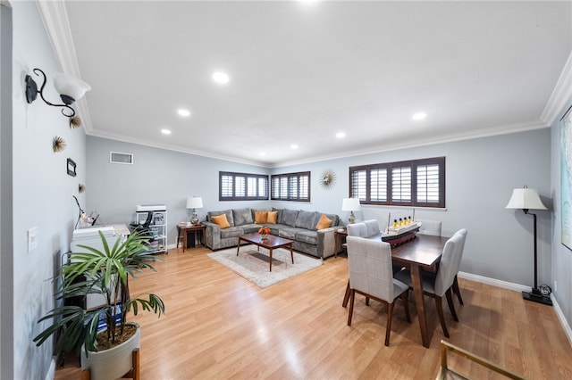 interior space featuring light wood-style floors, a healthy amount of sunlight, visible vents, and recessed lighting