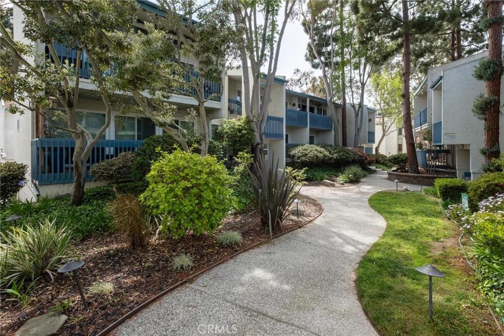 643 S Prospect Ave Unit 102, Redondo Beach, CA 90277 - view of property's community featuring a residential view