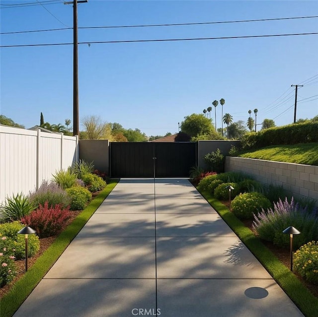 464 W E St, Colton, CA 92324 - view of front of house featuring a gate