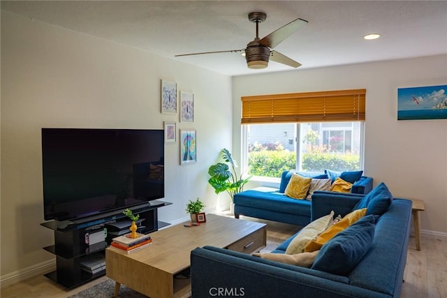 living area with wood finished floors, a ceiling fan, recessed lighting, and baseboards