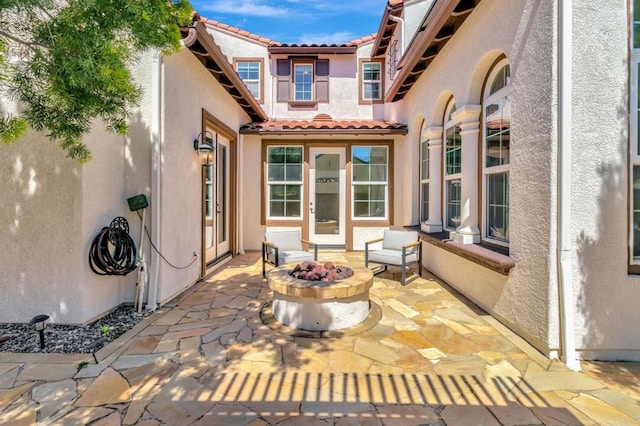 view of patio with a fire pit