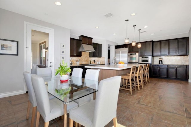 dining room featuring recessed lighting, visible vents, and baseboards