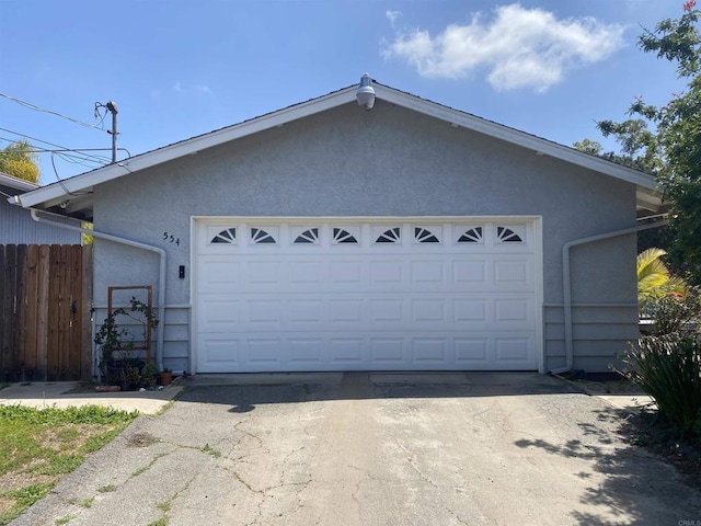 554 Taylor St, Vista, CA 92084 - garage with driveway