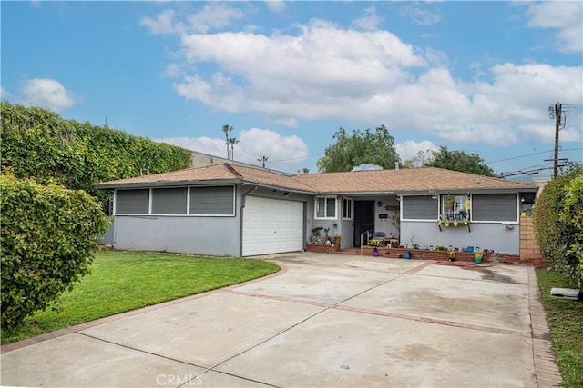 single story home with a garage, a front yard, stucco siding, and concrete driveway