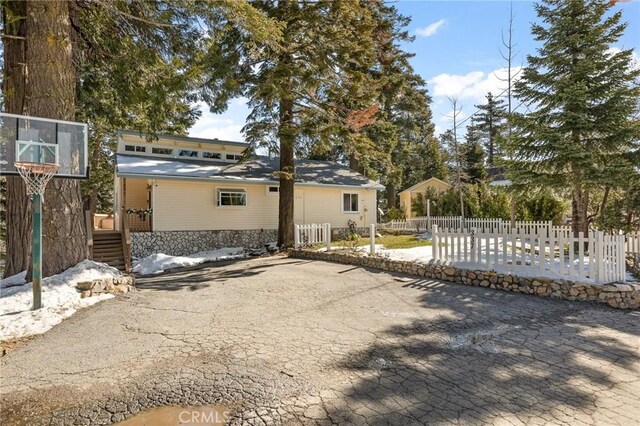 337 Lookout Dr, Twin Peaks, CA 92391 - back of house with a fenced front yard