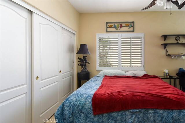 24182 Via Llano, Murrieta, CA 92562 - bedroom with a closet and ceiling fan