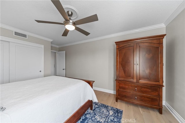 351 W Northridge Ave, Glendora, CA 91741 - bedroom with light wood finished floors, baseboards, ornamental molding, and visible vents