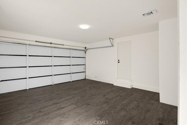 8620 S 4th Ave, Inglewood, CA 90305 - garage featuring baseboards