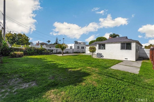 8620 S 4th Ave, Inglewood, CA 90305 - view of yard with a patio