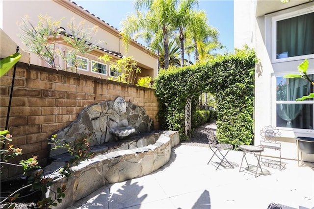 26962 Willow Tree Ln, Laguna Hills, CA 92653 - view of patio with fence
