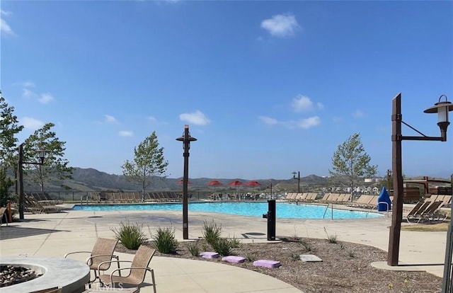 7 Alienta Ln, Rancho Mission Viejo, CA 92694 - community pool with a patio and fence
