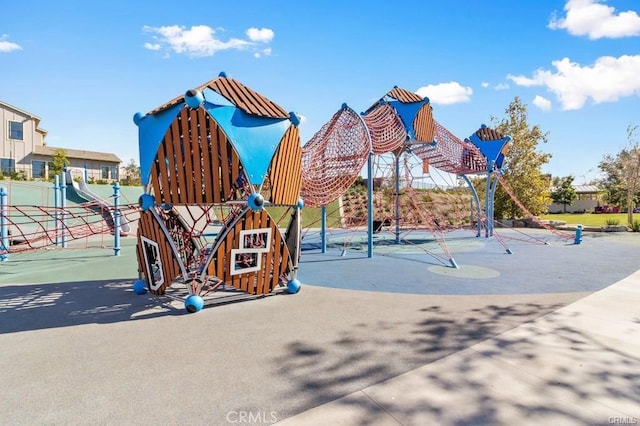 7 Alienta Ln, Rancho Mission Viejo, CA 92694 - community jungle gym with a tennis court and fence