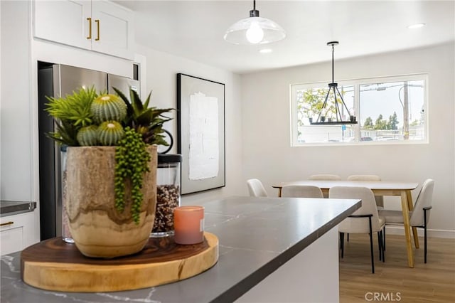 dining room featuring light wood-style flooring, recessed lighting, and baseboards