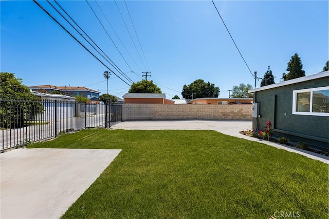 view of yard featuring fence