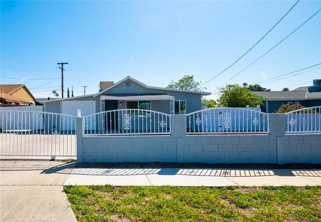 view of front of property with a fenced front yard