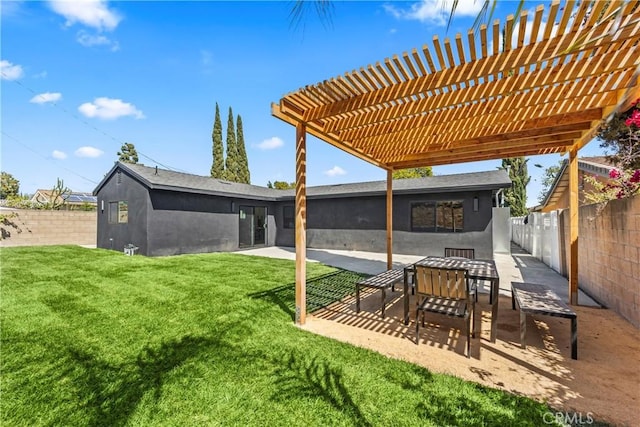 view of yard featuring a patio area, a fenced backyard, and a pergola
