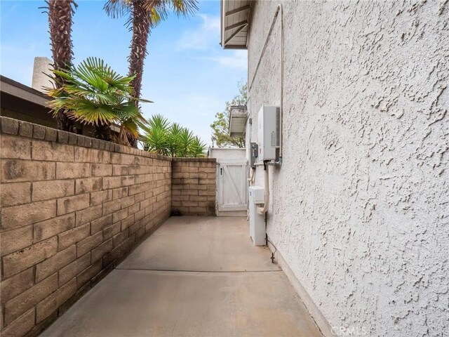 25582 Old Course Way, Valencia, CA 91355 - view of side of home with stucco siding and a gate