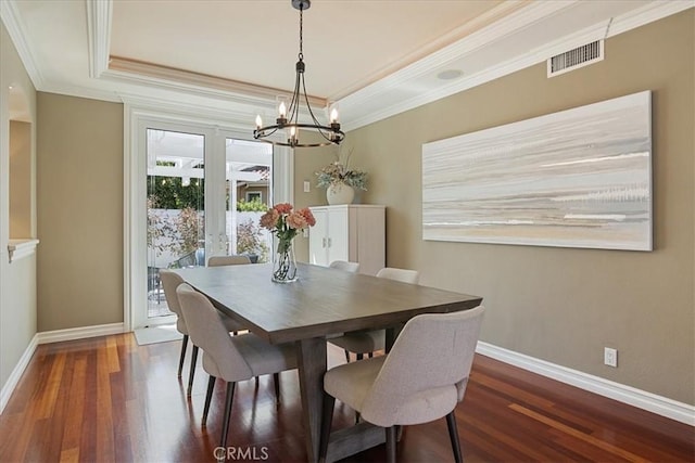 4 Bastia, Laguna Niguel, CA 92677 - dining area featuring a notable chandelier, a tray ceiling, visible vents, ornamental molding, and wood finished floors