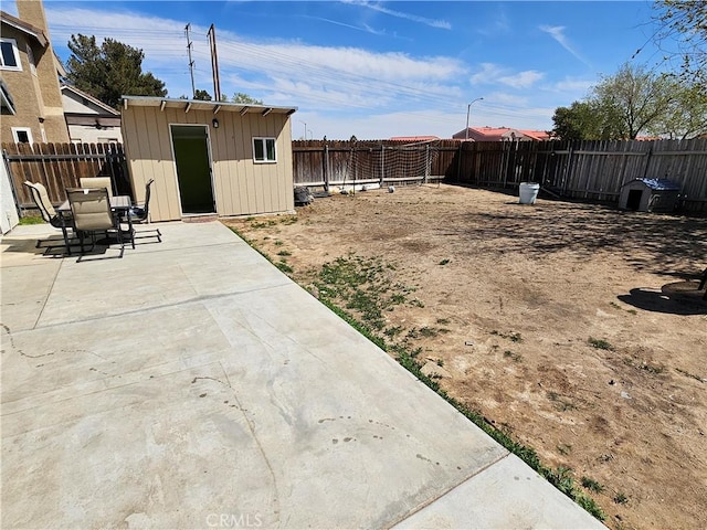 12261 Stonegate Cir, Victorville, CA 92392 - fenced backyard with a patio area and outdoor dining space